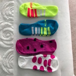 4 pairs of no show socks